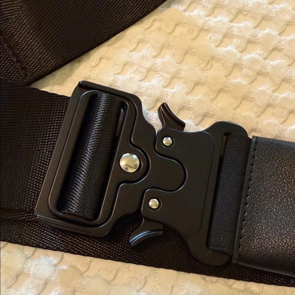 Cincha Travel Belt NWT - Picture 2 of 2